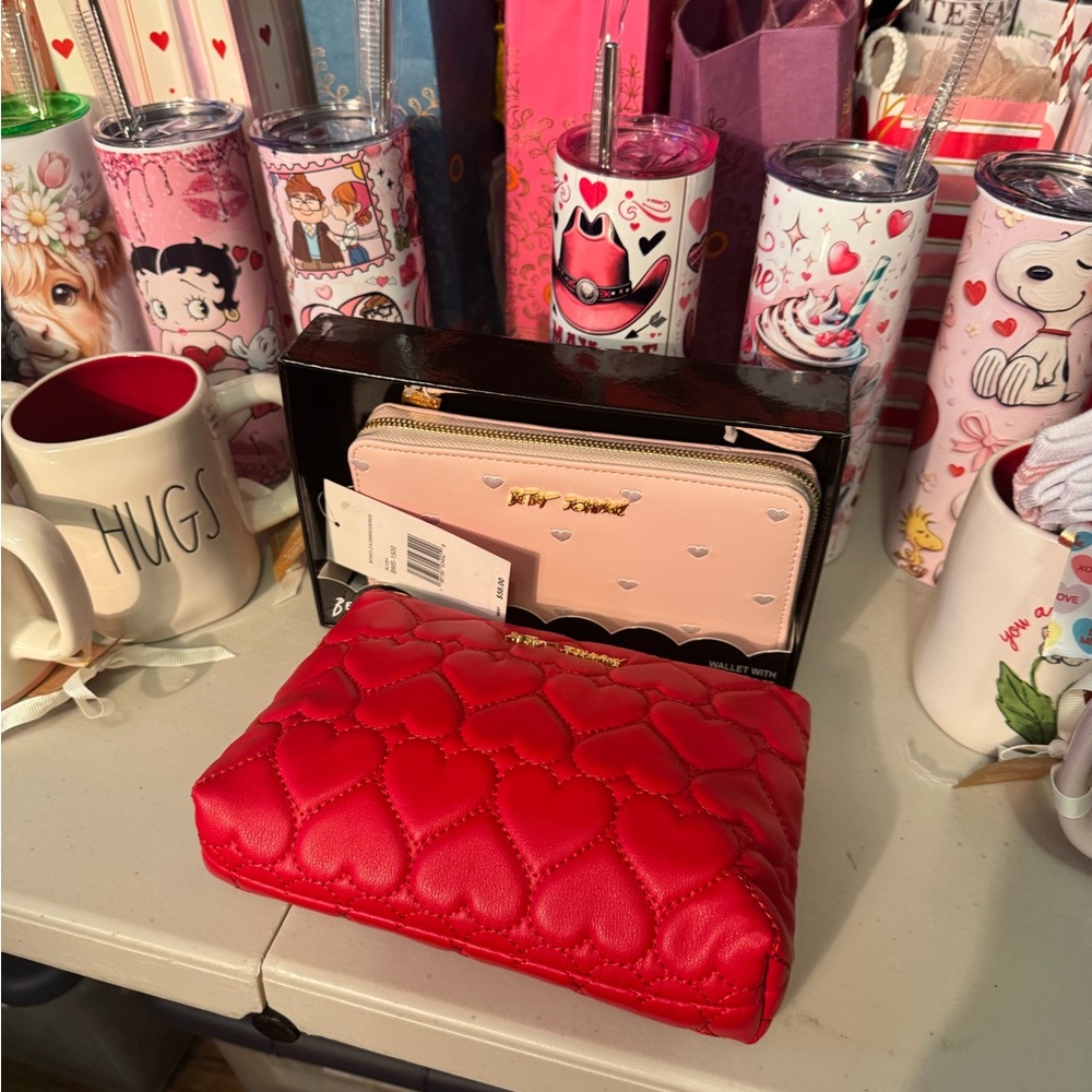 LIVE NO THEME SHARE SHOW Tuesdays at  4:00 PM CST! 😁👜🧦🧸👚🕯️💍👄🌻😊👜🧦💕🎁🥂💄💋 - Picture 5 of 14